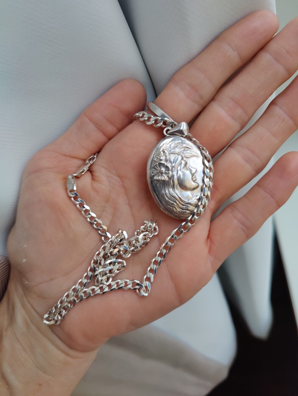 Vintage Heavy sterling Art Nouveau Goddess Locket Pendant Necklace - Picture 9 of 9